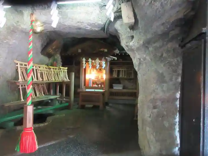 銭洗弁財天宇賀福神社(神奈川県)