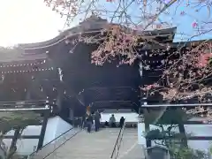 近江神宮の山門