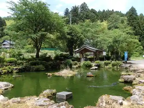 大虫神社の庭園