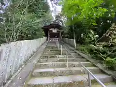 往馬坐伊古麻都比古神社の建物その他