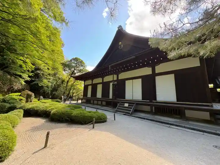 知恩院の{uncategorized: "未分類", other: "その他", undefined: "問題あり", building: "その他建物", grave: "お墓", sacred_gate: "鳥居", guardian: "狛犬", statue: "像", buddha: "仏像", history: "歴史", nature: "自然", garden: "庭園", animal: "動物", pagoda: "塔", temizu: "手水舎", mountain_gate: "山門・神門", sanctuary: "本殿・本堂", subordinate: "末社・摂社", art: "芸術", scenery: "景色", jizo: "地蔵", ema: "絵馬", goshuin: "御朱印", omikuji: "おみくじ", items: "授与品その他", amulet: "お守り", goshuincho: "御朱印帳", eats: "食事", festival: "お祭り", votive_dance: "神楽", shichigosan: "七五三参", wedding: "結婚式", experience: "体験その他", initially: "初詣", around: "周辺", anti_infection: "感染症対策"}