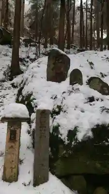 宝珠山 立石寺の{uncategorized: "未分類", other: "その他", undefined: "問題あり", building: "その他建物", grave: "お墓", sacred_gate: "鳥居", guardian: "狛犬", statue: "像", buddha: "仏像", history: "歴史", nature: "自然", garden: "庭園", animal: "動物", pagoda: "塔", temizu: "手水舎", mountain_gate: "山門・神門", sanctuary: "本殿・本堂", subordinate: "末社・摂社", art: "芸術", scenery: "景色", jizo: "地蔵", ema: "絵馬", goshuin: "御朱印", omikuji: "おみくじ", items: "授与品その他", amulet: "お守り", goshuincho: "御朱印帳", eats: "食事", festival: "お祭り", votive_dance: "神楽", shichigosan: "七五三参", wedding: "結婚式", experience: "体験その他", initially: "初詣", around: "周辺", anti_infection: "感染症対策"}