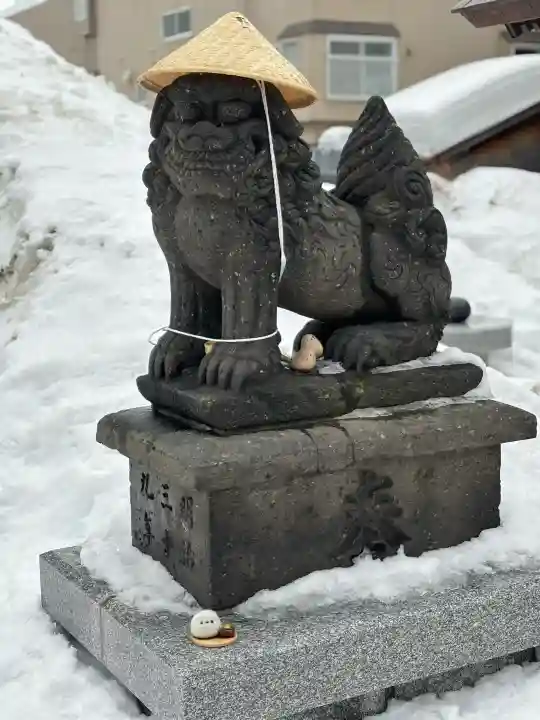 札幌諏訪神社の{uncategorized: "未分類", other: "その他", undefined: "問題あり", building: "その他建物", grave: "お墓", sacred_gate: "鳥居", guardian: "狛犬", statue: "像", buddha: "仏像", history: "歴史", nature: "自然", garden: "庭園", animal: "動物", pagoda: "塔", temizu: "手水舎", mountain_gate: "山門・神門", sanctuary: "本殿・本堂", subordinate: "末社・摂社", art: "芸術", scenery: "景色", jizo: "地蔵", ema: "絵馬", goshuin: "御朱印", omikuji: "おみくじ", items: "授与品その他", amulet: "お守り", goshuincho: "御朱印帳", eats: "食事", festival: "お祭り", votive_dance: "神楽", shichigosan: "七五三参", wedding: "結婚式", experience: "体験その他", initially: "初詣", around: "周辺", anti_infection: "感染症対策"}