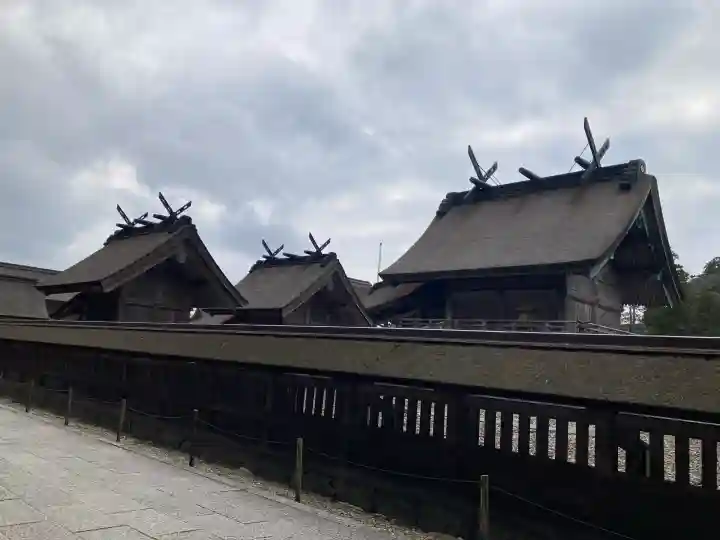 出雲大社の{uncategorized: "未分類", other: "その他", undefined: "問題あり", building: "その他建物", grave: "お墓", sacred_gate: "鳥居", guardian: "狛犬", statue: "像", buddha: "仏像", history: "歴史", nature: "自然", garden: "庭園", animal: "動物", pagoda: "塔", temizu: "手水舎", mountain_gate: "山門・神門", sanctuary: "本殿・本堂", subordinate: "末社・摂社", art: "芸術", scenery: "景色", jizo: "地蔵", ema: "絵馬", goshuin: "御朱印", omikuji: "おみくじ", items: "授与品その他", amulet: "お守り", goshuincho: "御朱印帳", eats: "食事", festival: "お祭り", votive_dance: "神楽", shichigosan: "七五三参", wedding: "結婚式", experience: "体験その他", initially: "初詣", around: "周辺", anti_infection: "感染症対策"}