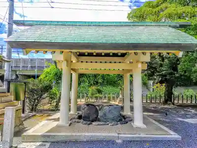 神明社の手水舎