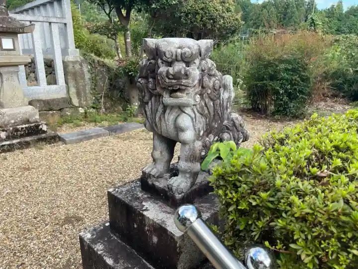 六柱神社(榛原石田)の狛犬