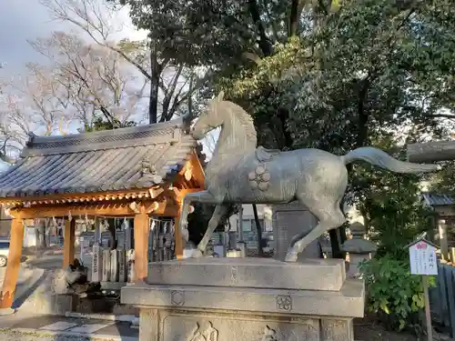 英賀神社の像