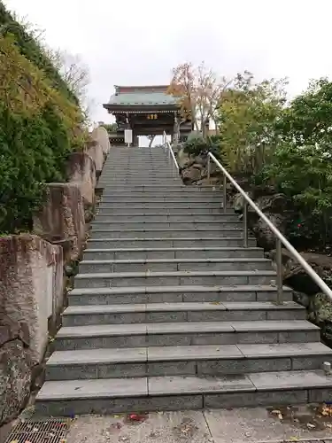 慈眼寺の山門