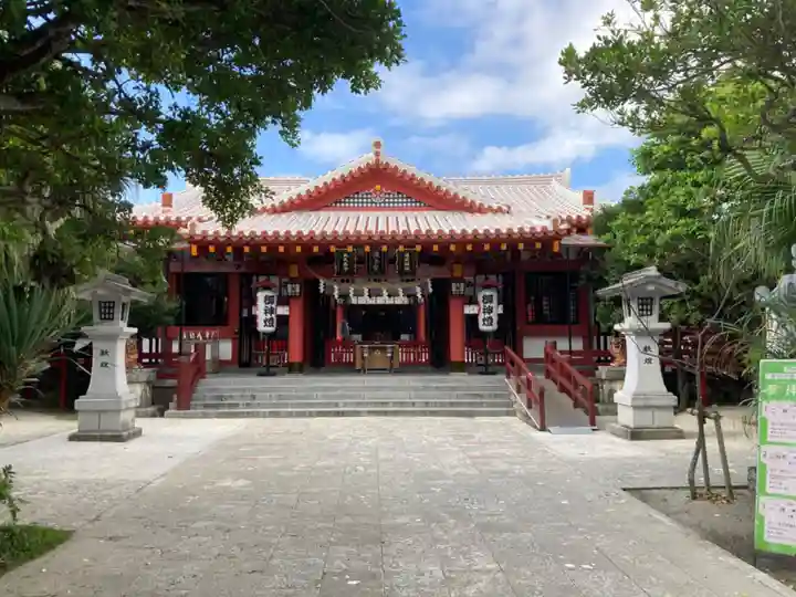 波上宮の本殿・本堂