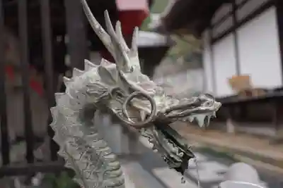 海龍寺の手水舎