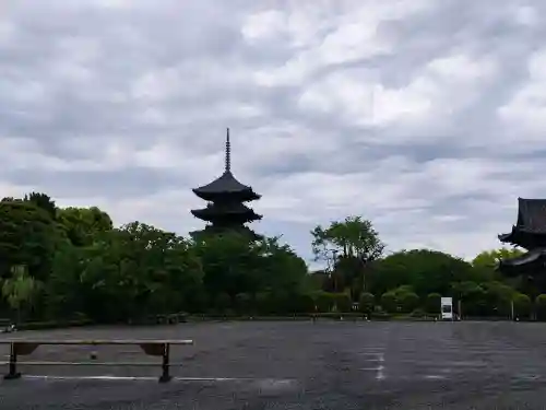東寺（教王護国寺）の{uncategorized: "未分類", other: "その他", undefined: "問題あり", building: "その他建物", grave: "お墓", sacred_gate: "鳥居", guardian: "狛犬", statue: "像", buddha: "仏像", history: "歴史", nature: "自然", garden: "庭園", animal: "動物", pagoda: "塔", temizu: "手水舎", mountain_gate: "山門・神門", sanctuary: "本殿・本堂", subordinate: "末社・摂社", art: "芸術", scenery: "景色", jizo: "地蔵", ema: "絵馬", goshuin: "御朱印", omikuji: "おみくじ", items: "授与品その他", amulet: "お守り", goshuincho: "御朱印帳", eats: "食事", festival: "お祭り", votive_dance: "神楽", shichigosan: "七五三参", wedding: "結婚式", experience: "体験その他", initially: "初詣", around: "周辺", anti_infection: "感染症対策"}