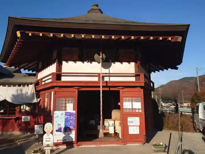 明智寺の本殿・本堂