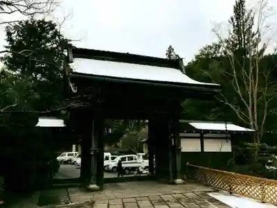 蓮華定院の山門・神門