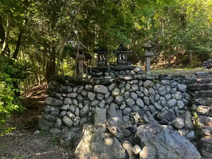 大名持神社の{uncategorized: "未分類", other: "その他", undefined: "問題あり", building: "その他建物", grave: "お墓", sacred_gate: "鳥居", guardian: "狛犬", statue: "像", buddha: "仏像", history: "歴史", nature: "自然", garden: "庭園", animal: "動物", pagoda: "塔", temizu: "手水舎", mountain_gate: "山門・神門", sanctuary: "本殿・本堂", subordinate: "末社・摂社", art: "芸術", scenery: "景色", jizo: "地蔵", ema: "絵馬", goshuin: "御朱印", omikuji: "おみくじ", items: "授与品その他", amulet: "お守り", goshuincho: "御朱印帳", eats: "食事", festival: "お祭り", votive_dance: "神楽", shichigosan: "七五三参", wedding: "結婚式", experience: "体験その他", initially: "初詣", around: "周辺", anti_infection: "感染症対策"}