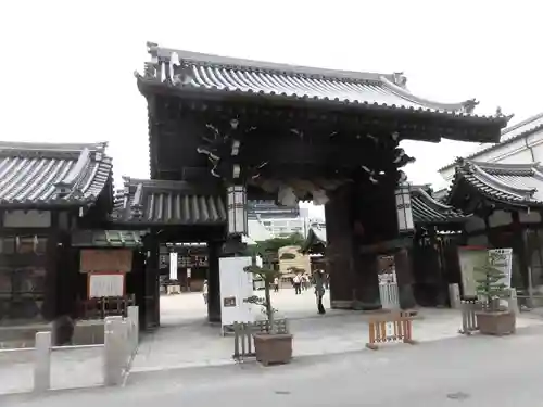 大阪天満宮の山門