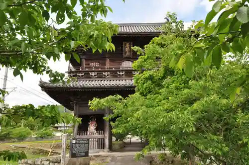 熊谷寺の山門