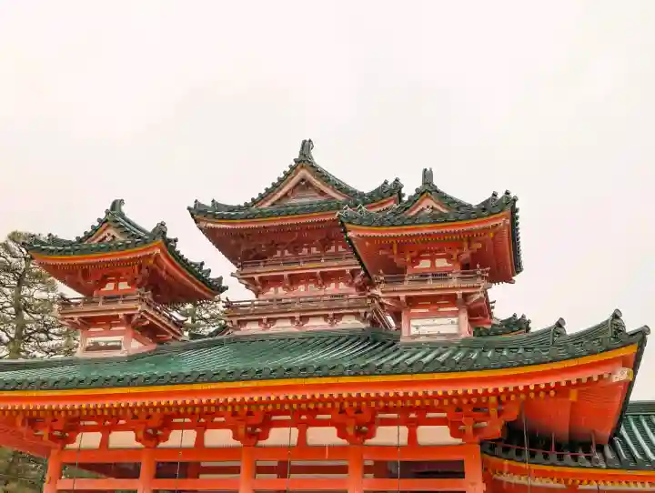 平安神宮の{uncategorized: "未分類", other: "その他", undefined: "問題あり", building: "その他建物", grave: "お墓", sacred_gate: "鳥居", guardian: "狛犬", statue: "像", buddha: "仏像", history: "歴史", nature: "自然", garden: "庭園", animal: "動物", pagoda: "塔", temizu: "手水舎", mountain_gate: "山門・神門", sanctuary: "本殿・本堂", subordinate: "末社・摂社", art: "芸術", scenery: "景色", jizo: "地蔵", ema: "絵馬", goshuin: "御朱印", omikuji: "おみくじ", items: "授与品その他", amulet: "お守り", goshuincho: "御朱印帳", eats: "食事", festival: "お祭り", votive_dance: "神楽", shichigosan: "七五三参", wedding: "結婚式", experience: "体験その他", initially: "初詣", around: "周辺", anti_infection: "感染症対策"}