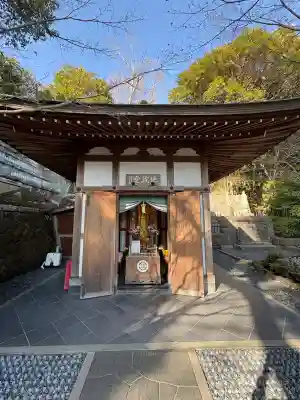 長谷寺の{uncategorized: "未分類", other: "その他", undefined: "問題あり", building: "その他建物", grave: "お墓", sacred_gate: "鳥居", guardian: "狛犬", statue: "像", buddha: "仏像", history: "歴史", nature: "自然", garden: "庭園", animal: "動物", pagoda: "塔", temizu: "手水舎", mountain_gate: "山門・神門", sanctuary: "本殿・本堂", subordinate: "末社・摂社", art: "芸術", scenery: "景色", jizo: "地蔵", ema: "絵馬", goshuin: "御朱印", omikuji: "おみくじ", items: "授与品その他", amulet: "お守り", goshuincho: "御朱印帳", eats: "食事", festival: "お祭り", votive_dance: "神楽", shichigosan: "七五三参", wedding: "結婚式", experience: "体験その他", initially: "初詣", around: "周辺", anti_infection: "感染症対策"}