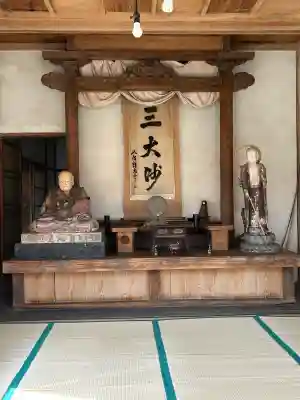 氷室五社神社の{uncategorized: "未分類", other: "その他", undefined: "問題あり", building: "その他建物", grave: "お墓", sacred_gate: "鳥居", guardian: "狛犬", statue: "像", buddha: "仏像", history: "歴史", nature: "自然", garden: "庭園", animal: "動物", pagoda: "塔", temizu: "手水舎", mountain_gate: "山門・神門", sanctuary: "本殿・本堂", subordinate: "末社・摂社", art: "芸術", scenery: "景色", jizo: "地蔵", ema: "絵馬", goshuin: "御朱印", omikuji: "おみくじ", items: "授与品その他", amulet: "お守り", goshuincho: "御朱印帳", eats: "食事", festival: "お祭り", votive_dance: "神楽", shichigosan: "七五三参", wedding: "結婚式", experience: "体験その他", initially: "初詣", around: "周辺", anti_infection: "感染症対策"}