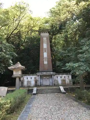 岡山縣護國神社の塔