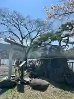 御供岩の{uncategorized: "未分類", other: "その他", undefined: "問題あり", building: "その他建物", grave: "お墓", sacred_gate: "鳥居", guardian: "狛犬", statue: "像", buddha: "仏像", history: "歴史", nature: "自然", garden: "庭園", animal: "動物", pagoda: "塔", temizu: "手水舎", mountain_gate: "山門・神門", sanctuary: "本殿・本堂", subordinate: "末社・摂社", art: "芸術", scenery: "景色", jizo: "地蔵", ema: "絵馬", goshuin: "御朱印", omikuji: "おみくじ", items: "授与品その他", amulet: "お守り", goshuincho: "御朱印帳", eats: "食事", festival: "お祭り", votive_dance: "神楽", shichigosan: "七五三参", wedding: "結婚式", experience: "体験その他", initially: "初詣", around: "周辺", anti_infection: "感染症対策"}
