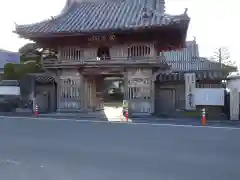 西光寺の山門