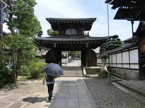 大谷本廟の山門・神門