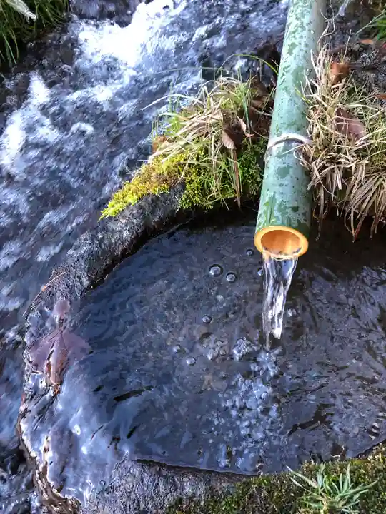 諏訪大社上社前宮の手水舎