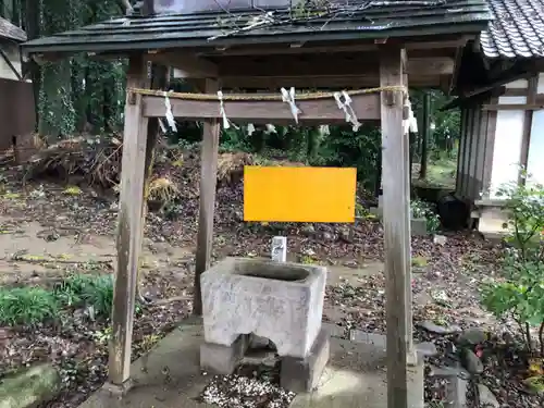 小被神社の手水舎