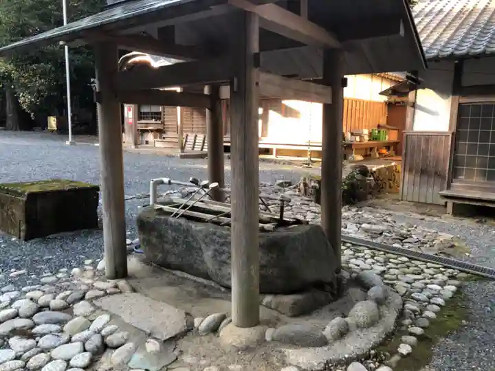 阿射加神社の手水舎