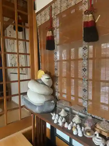 二宮神社の{uncategorized: "未分類", other: "その他", undefined: "問題あり", building: "その他建物", grave: "お墓", sacred_gate: "鳥居", guardian: "狛犬", statue: "像", buddha: "仏像", history: "歴史", nature: "自然", garden: "庭園", animal: "動物", pagoda: "塔", temizu: "手水舎", mountain_gate: "山門・神門", sanctuary: "本殿・本堂", subordinate: "末社・摂社", art: "芸術", scenery: "景色", jizo: "地蔵", ema: "絵馬", goshuin: "御朱印", omikuji: "おみくじ", items: "授与品その他", amulet: "お守り", goshuincho: "御朱印帳", eats: "食事", festival: "お祭り", votive_dance: "神楽", shichigosan: "七五三参", wedding: "結婚式", experience: "体験その他", initially: "初詣", around: "周辺", anti_infection: "感染症対策"}