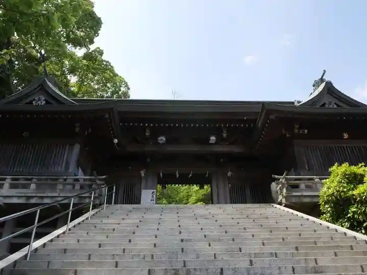 高見神社の山門・神門