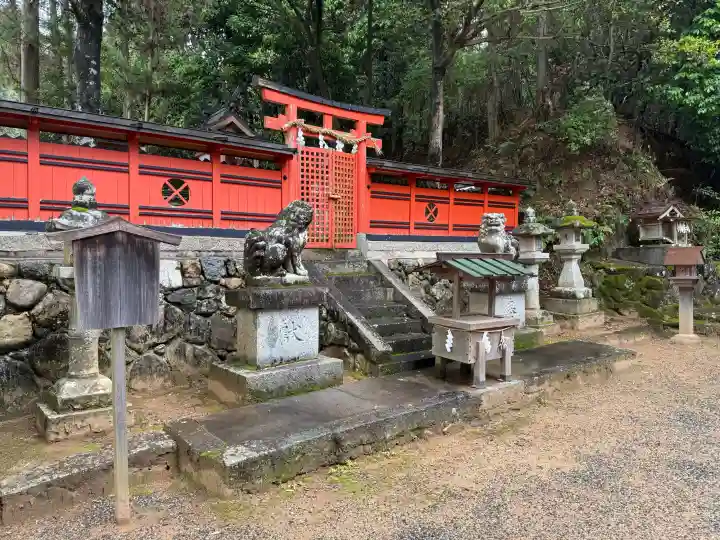 八阪神社(大神神社末社)・大峯社(大神神社雑社)・賃長社(大神神社雑社)・金比羅社(大神神社雑社)の{uncategorized: "未分類", other: "その他", undefined: "問題あり", building: "その他建物", grave: "お墓", sacred_gate: "鳥居", guardian: "狛犬", statue: "像", buddha: "仏像", history: "歴史", nature: "自然", garden: "庭園", animal: "動物", pagoda: "塔", temizu: "手水舎", mountain_gate: "山門・神門", sanctuary: "本殿・本堂", subordinate: "末社・摂社", art: "芸術", scenery: "景色", jizo: "地蔵", ema: "絵馬", goshuin: "御朱印", omikuji: "おみくじ", items: "授与品その他", amulet: "お守り", goshuincho: "御朱印帳", eats: "食事", festival: "お祭り", votive_dance: "神楽", shichigosan: "七五三参", wedding: "結婚式", experience: "体験その他", initially: "初詣", around: "周辺", anti_infection: "感染症対策"}