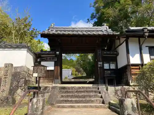 芳徳寺の山門・神門