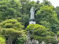 青岸渡寺の{uncategorized: "未分類", other: "その他", undefined: "問題あり", building: "その他建物", grave: "お墓", sacred_gate: "鳥居", guardian: "狛犬", statue: "像", buddha: "仏像", history: "歴史", nature: "自然", garden: "庭園", animal: "動物", pagoda: "塔", temizu: "手水舎", mountain_gate: "山門・神門", sanctuary: "本殿・本堂", subordinate: "末社・摂社", art: "芸術", scenery: "景色", jizo: "地蔵", ema: "絵馬", goshuin: "御朱印", omikuji: "おみくじ", items: "授与品その他", amulet: "お守り", goshuincho: "御朱印帳", eats: "食事", festival: "お祭り", votive_dance: "神楽", shichigosan: "七五三参", wedding: "結婚式", experience: "体験その他", initially: "初詣", around: "周辺", anti_infection: "感染症対策"}