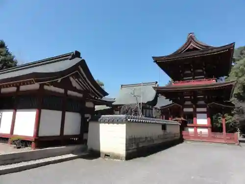 薦神社の本殿