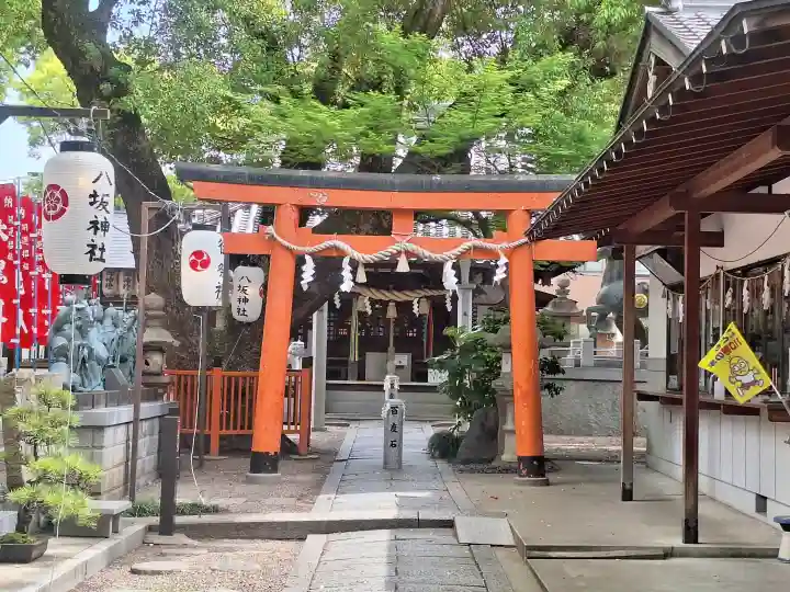 八坂神社の{uncategorized: "未分類", other: "その他", undefined: "問題あり", building: "その他建物", grave: "お墓", sacred_gate: "鳥居", guardian: "狛犬", statue: "像", buddha: "仏像", history: "歴史", nature: "自然", garden: "庭園", animal: "動物", pagoda: "塔", temizu: "手水舎", mountain_gate: "山門・神門", sanctuary: "本殿・本堂", subordinate: "末社・摂社", art: "芸術", scenery: "景色", jizo: "地蔵", ema: "絵馬", goshuin: "御朱印", omikuji: "おみくじ", items: "授与品その他", amulet: "お守り", goshuincho: "御朱印帳", eats: "食事", festival: "お祭り", votive_dance: "神楽", shichigosan: "七五三参", wedding: "結婚式", experience: "体験その他", initially: "初詣", around: "周辺", anti_infection: "感染症対策"}