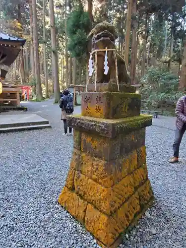 御岩神社の狛犬