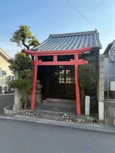 しどう霊神の{uncategorized: "未分類", other: "その他", undefined: "問題あり", building: "その他建物", grave: "お墓", sacred_gate: "鳥居", guardian: "狛犬", statue: "像", buddha: "仏像", history: "歴史", nature: "自然", garden: "庭園", animal: "動物", pagoda: "塔", temizu: "手水舎", mountain_gate: "山門・神門", sanctuary: "本殿・本堂", subordinate: "末社・摂社", art: "芸術", scenery: "景色", jizo: "地蔵", ema: "絵馬", goshuin: "御朱印", omikuji: "おみくじ", items: "授与品その他", amulet: "お守り", goshuincho: "御朱印帳", eats: "食事", festival: "お祭り", votive_dance: "神楽", shichigosan: "七五三参", wedding: "結婚式", experience: "体験その他", initially: "初詣", around: "周辺", anti_infection: "感染症対策"}