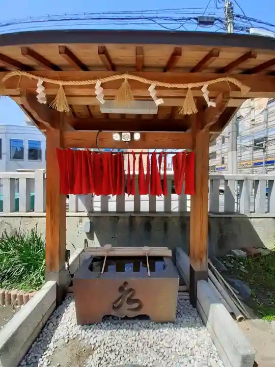 赤手拭稲荷神社の{uncategorized: "未分類", other: "その他", undefined: "問題あり", building: "その他建物", grave: "お墓", sacred_gate: "鳥居", guardian: "狛犬", statue: "像", buddha: "仏像", history: "歴史", nature: "自然", garden: "庭園", animal: "動物", pagoda: "塔", temizu: "手水舎", mountain_gate: "山門・神門", sanctuary: "本殿・本堂", subordinate: "末社・摂社", art: "芸術", scenery: "景色", jizo: "地蔵", ema: "絵馬", goshuin: "御朱印", omikuji: "おみくじ", items: "授与品その他", amulet: "お守り", goshuincho: "御朱印帳", eats: "食事", festival: "お祭り", votive_dance: "神楽", shichigosan: "七五三参", wedding: "結婚式", experience: "体験その他", initially: "初詣", around: "周辺", anti_infection: "感染症対策"}