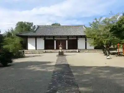 新薬師寺の本殿・本堂