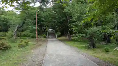 新得神社の庭園
