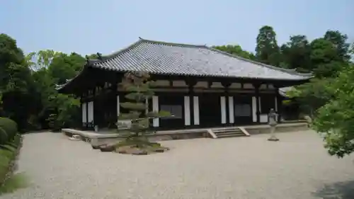 秋篠寺の本殿・本堂
