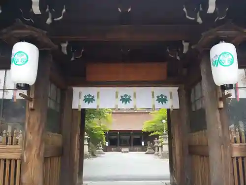 多田神社の山門