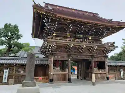 西新井大師総持寺の山門・神門
