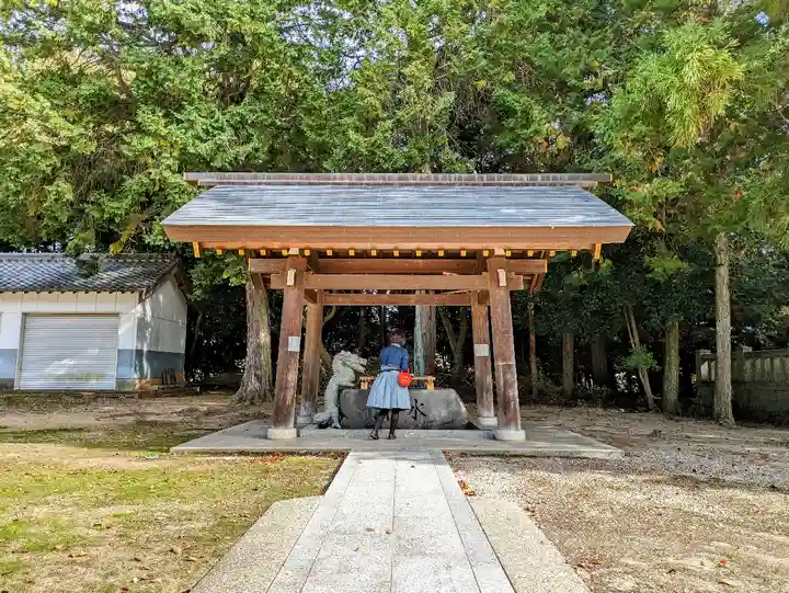 糟目春日神社の手水舎
