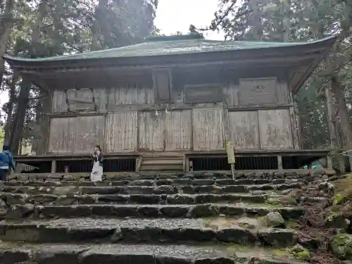 平泉寺白山神社の{uncategorized: "未分類", other: "その他", undefined: "問題あり", building: "その他建物", grave: "お墓", sacred_gate: "鳥居", guardian: "狛犬", statue: "像", buddha: "仏像", history: "歴史", nature: "自然", garden: "庭園", animal: "動物", pagoda: "塔", temizu: "手水舎", mountain_gate: "山門・神門", sanctuary: "本殿・本堂", subordinate: "末社・摂社", art: "芸術", scenery: "景色", jizo: "地蔵", ema: "絵馬", goshuin: "御朱印", omikuji: "おみくじ", items: "授与品その他", amulet: "お守り", goshuincho: "御朱印帳", eats: "食事", festival: "お祭り", votive_dance: "神楽", shichigosan: "七五三参", wedding: "結婚式", experience: "体験その他", initially: "初詣", around: "周辺", anti_infection: "感染症対策"}