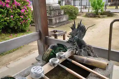 本山寺の手水舎