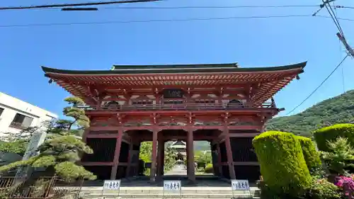 甲斐善光寺の山門・神門
