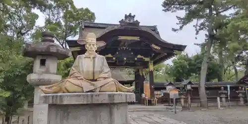 豊国神社の像